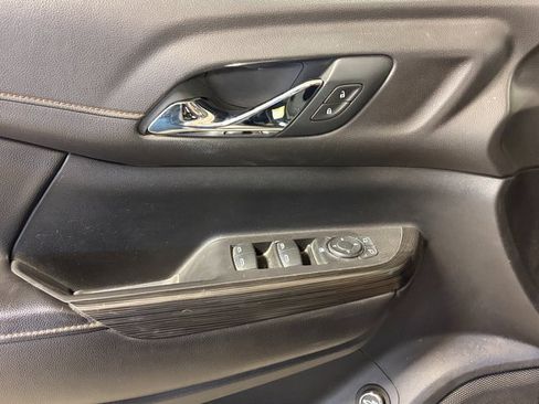 Used 2019 GMC Acadia SLT image 18