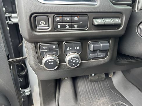 Used 2024 GMC Yukon XL AT4 w/ Technology Package AWD/4WD image 14