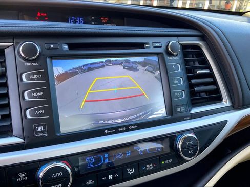 Used 2017 Toyota Highlander Limited image 25