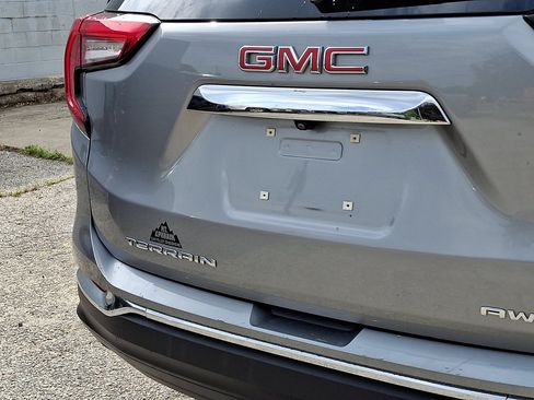 Used 2024 GMC Terrain SLT AWD/4WD image 16