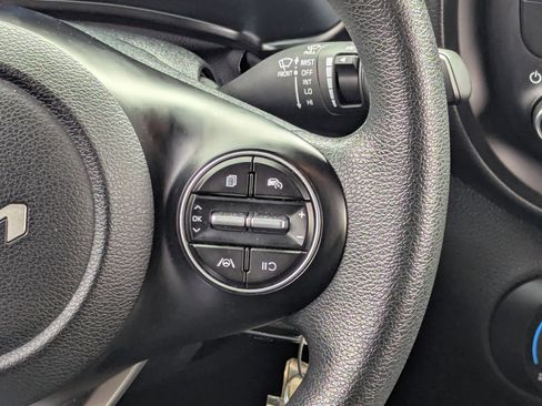 Used 2025 Kia Soul LX w/ LX Technology Package FWD image 19