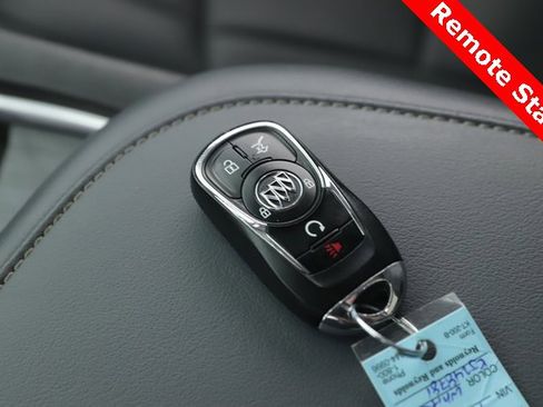 Used 2019 Buick Enclave Essence image 3