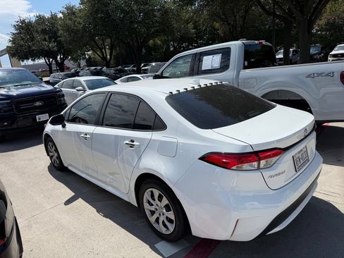 Used 2021 Toyota Corolla LE FWD image 4