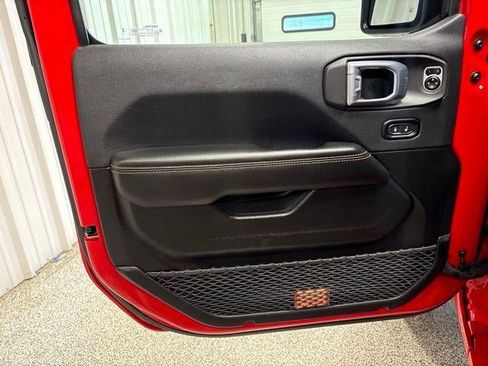 Used 2025 Jeep Wrangler Unlimited Sahara AWD/4WD image 13