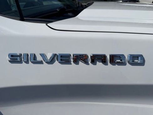 Used 2022 Chevrolet Silverado 1500 LT AWD/4WD image 9