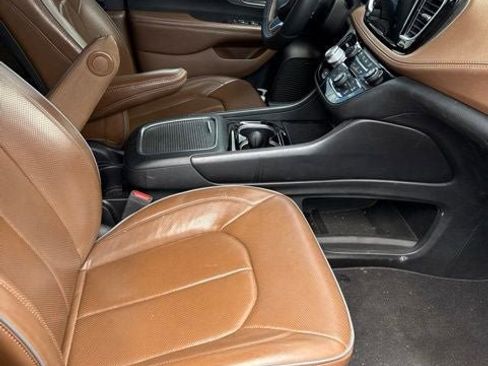 Used 2021 Chrysler Pacifica Limited w/ Uconnect Theater Family Group AWD/4WD image 22
