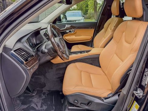 Used 2016 Volvo XC90 T6 Momentum w/ Momentum Plus Package image 9