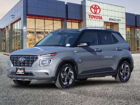 Used 2023 Hyundai Venue Limited FWD image 2