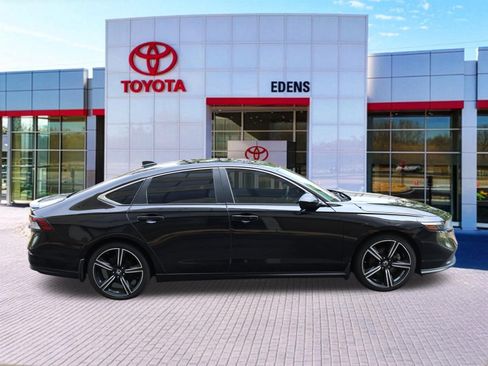 Used 2024 Honda Accord Sport image 2