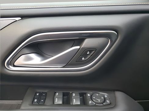 Used 2022 GMC Yukon XL AT4 image 28