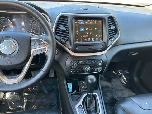 Used 2017 Jeep Cherokee Limited image 27