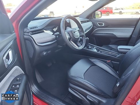 Used 2024 Jeep Compass Latitude image 10