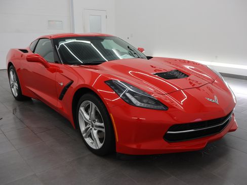 Used 2017 Chevrolet Corvette Stingray Coupe w/ 1LT RWD image 2