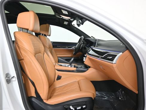 Used 2022 BMW 740i xDrive w/ M Sport Package AWD/4WD image 14