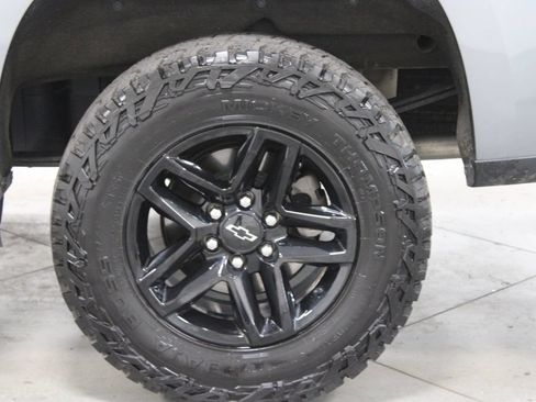Used 2020 Chevrolet Silverado 1500 LT Trail Boss w/ Convenience Package AWD/4WD image 17