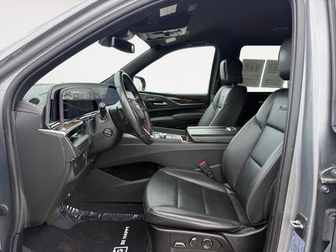 Used 2023 Cadillac Escalade ESV Luxury w/ LPO, Floor Liner Package RWD image 10