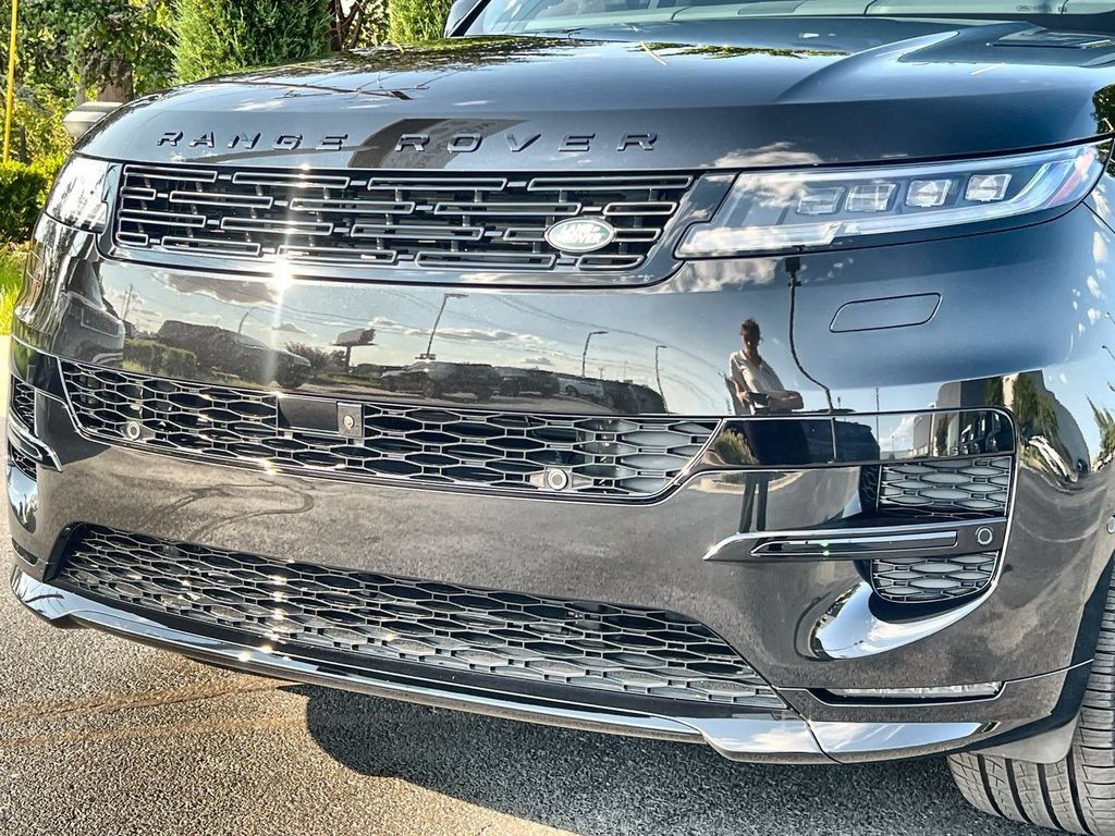 New 2026 Land Rover Range Rover Sport Dynamic SE AWD/4WD image 9
