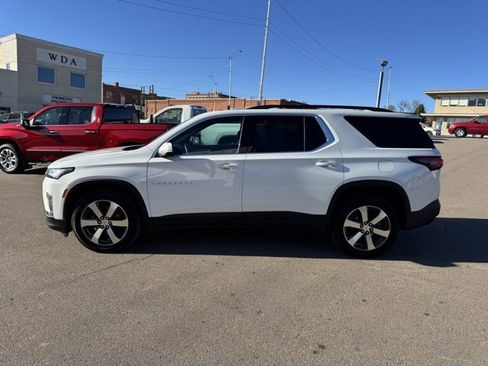 Used 2023 Chevrolet Traverse LT w/ LT Premium Package image 6