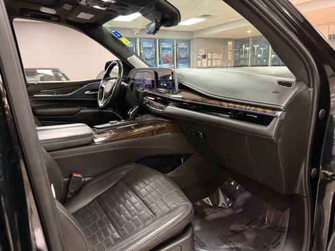 Used 2021 Cadillac Escalade ESV Sport Platinum image 27