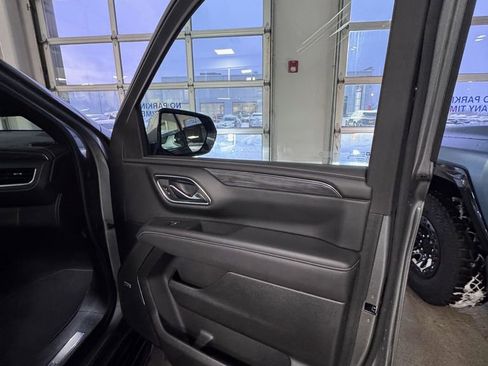 Used 2022 GMC Yukon SLT w/ SLT Premium Package image 14