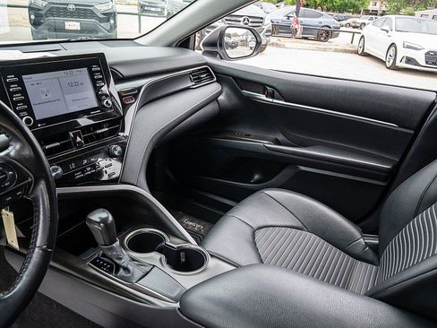 Used 2021 Toyota Camry SE FWD image 15