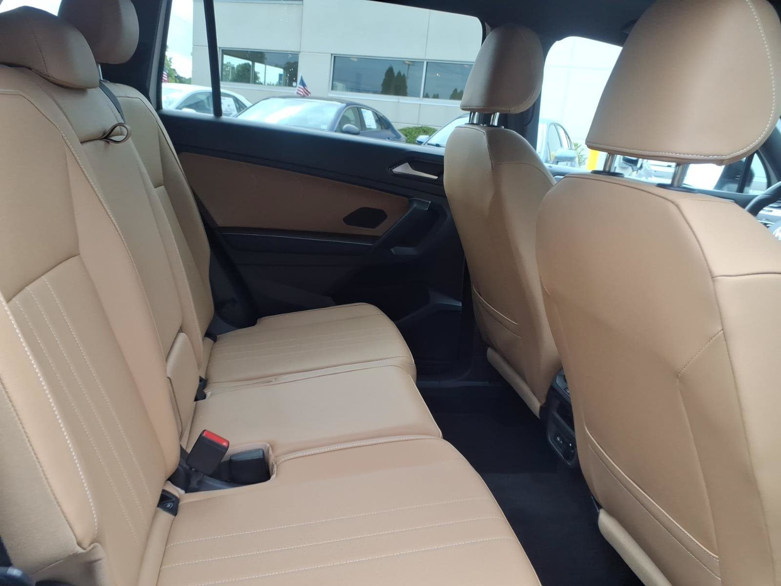 Certified 2023 Volkswagen Tiguan SE R-Line AWD/4WD image 11