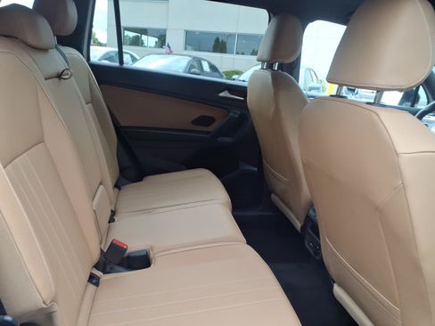 Certified 2023 Volkswagen Tiguan SE R-Line AWD/4WD image 11