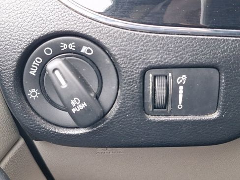 Used 2019 Dodge Grand Caravan SXT FWD image 22