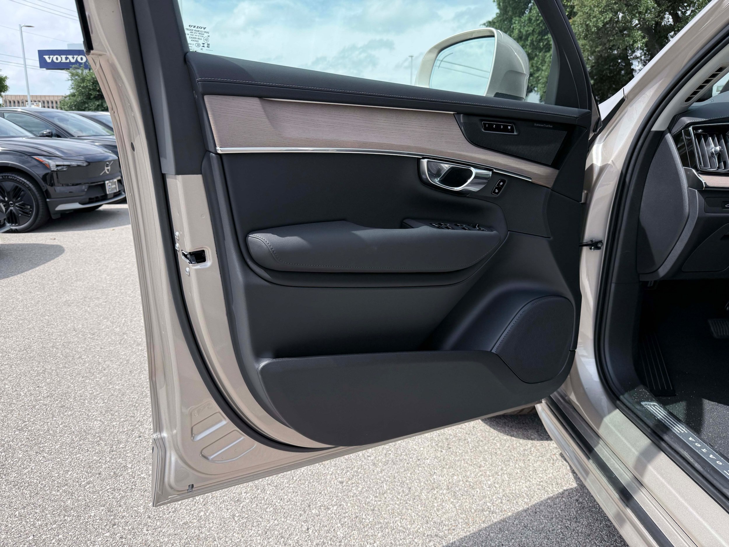 New 2026 Volvo XC90 T8 Plus AWD/4WD image 10
