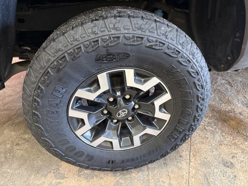 Used 2023 Toyota Tacoma TRD Off-Road AWD/4WD image 10