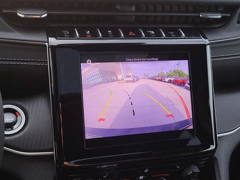 Used 2025 Jeep Grand Cherokee L Altitude image 21