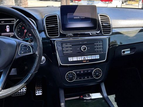 Used 2019 Mercedes-Benz GLE 400 4MATIC image 7