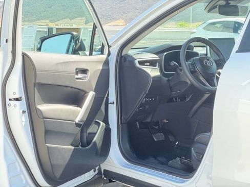 Used 2026 Toyota Corolla Cross XLE w/ Convenience Package FWD image 8