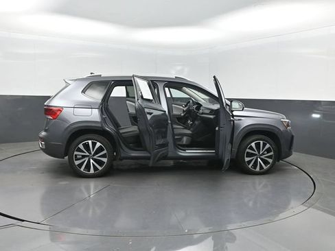 Used 2022 Volkswagen Taos SE FWD image 40