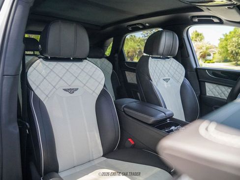 Used 2021 Bentley Bentayga image 55