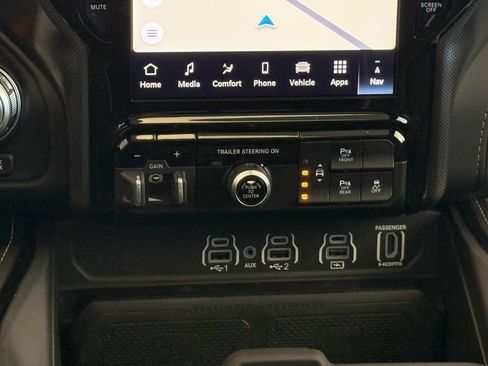 Used 2025 RAM 1500 Limited w/ Off Road Group AWD/4WD image 19