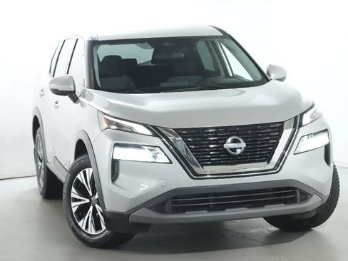 Certified 2022 Nissan Rogue SV FWD image 2
