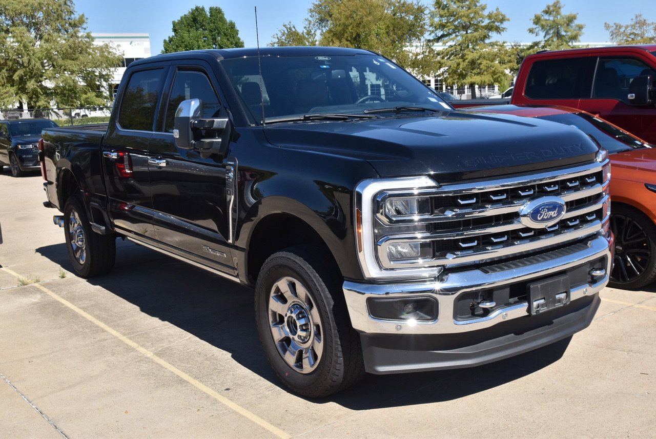 Certified 2024 Ford F250 Lariat w/ Lariat Ultimate Package AWD/4WD image 4