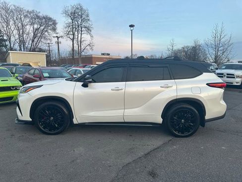 Used 2021 Toyota Highlander Platinum image 8