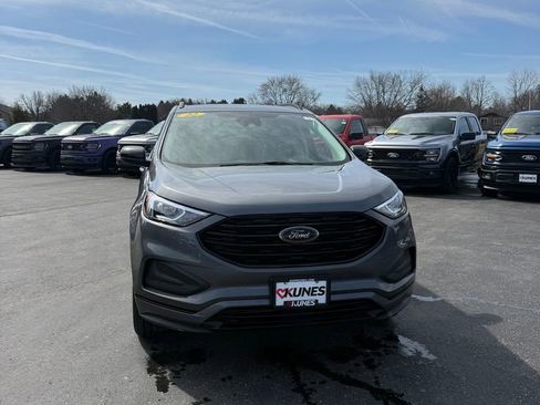 Used 2022 Ford Edge SE w/ Black Appearance Package image 3