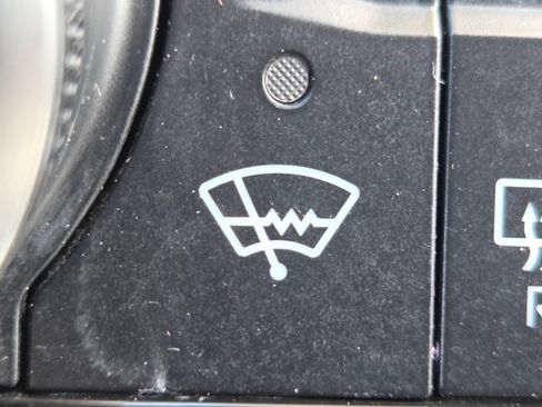 Used 2024 Toyota Highlander XLE AWD/4WD image 16