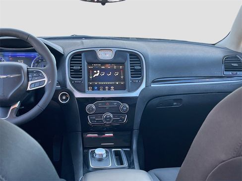 Used 2023 Chrysler 300 Touring w/ Sport Appearance Package image 20