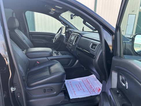 Used 2018 Nissan Titan SL w/ Midnight Edition image 15