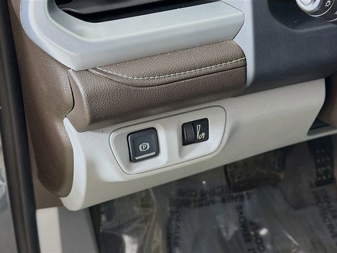 Used 2021 GMC Acadia SLE w/ Driver Convenience Package image 29