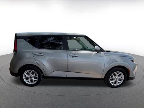 Used 2025 Kia Soul LX w/ LX Technology Package FWD image 16
