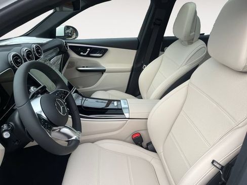 Used 2026 Mercedes-Benz GLC 300 4MATIC image 9