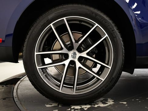 Certified 2026 Porsche Macan Turbo AWD/4WD image 18