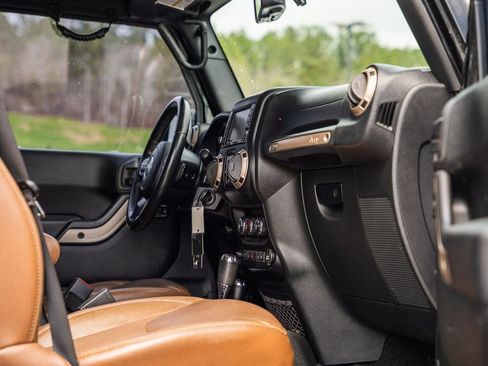 Used 2017 Jeep Wrangler Unlimited Sahara image 14