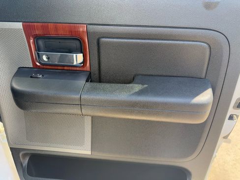 Used 2005 Ford F150 Lariat image 21