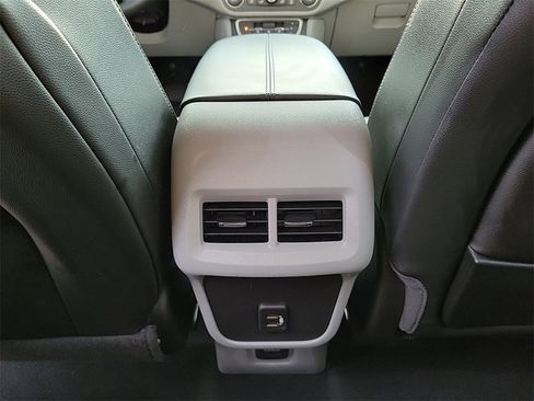 Used 2024 GMC Terrain SLT w/ Tech Package image 10